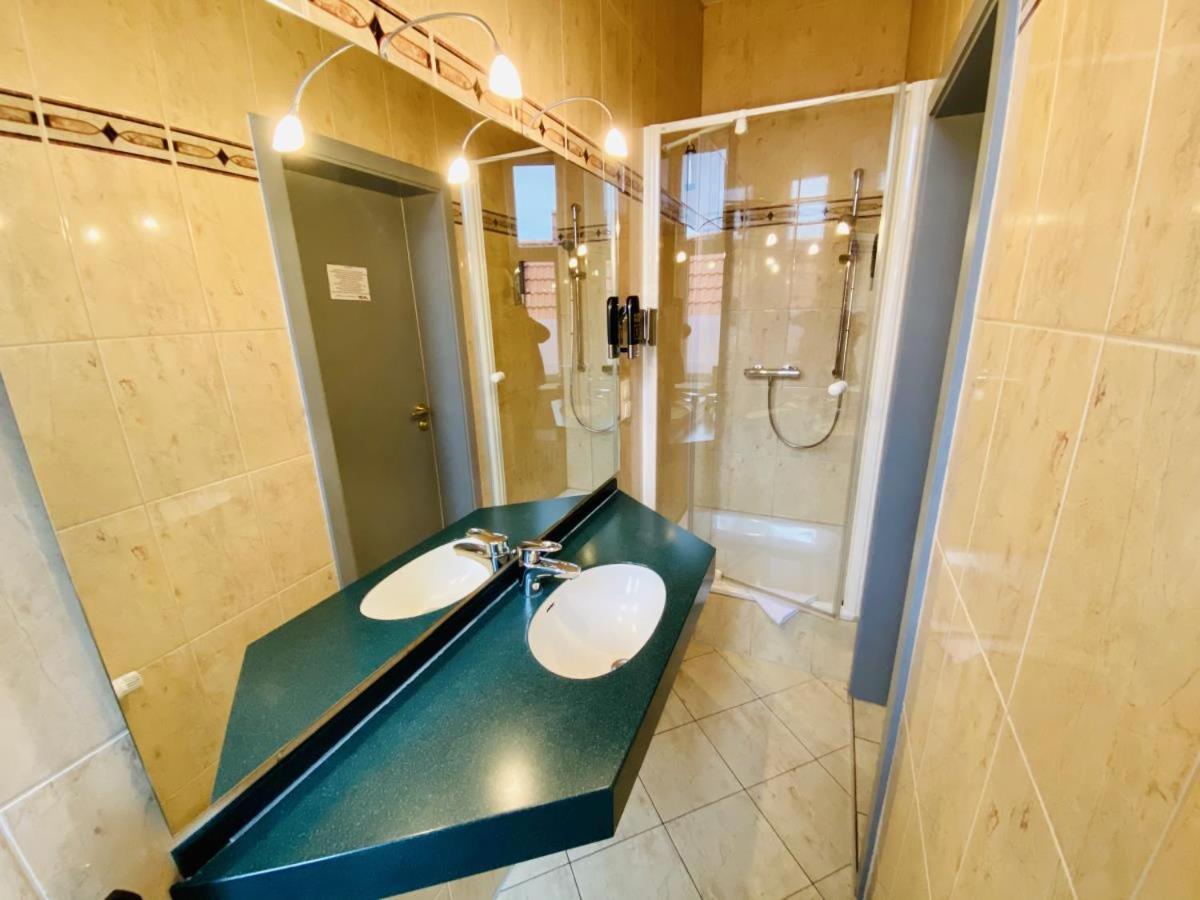 Doppelzimmer Zapfhahn, Direkt Am Alten Strom Rostock Kültér fotó