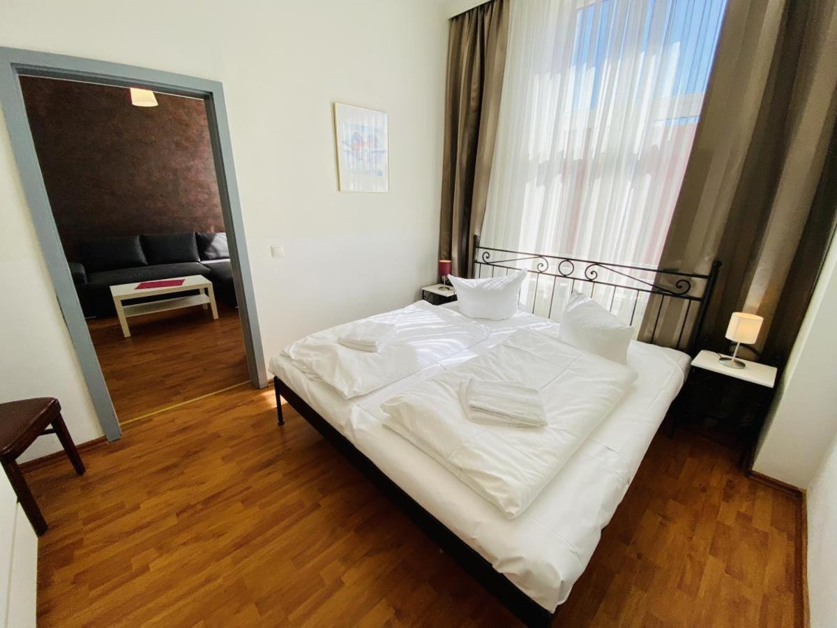 Doppelzimmer Zapfhahn, Direkt Am Alten Strom Rostock Kültér fotó