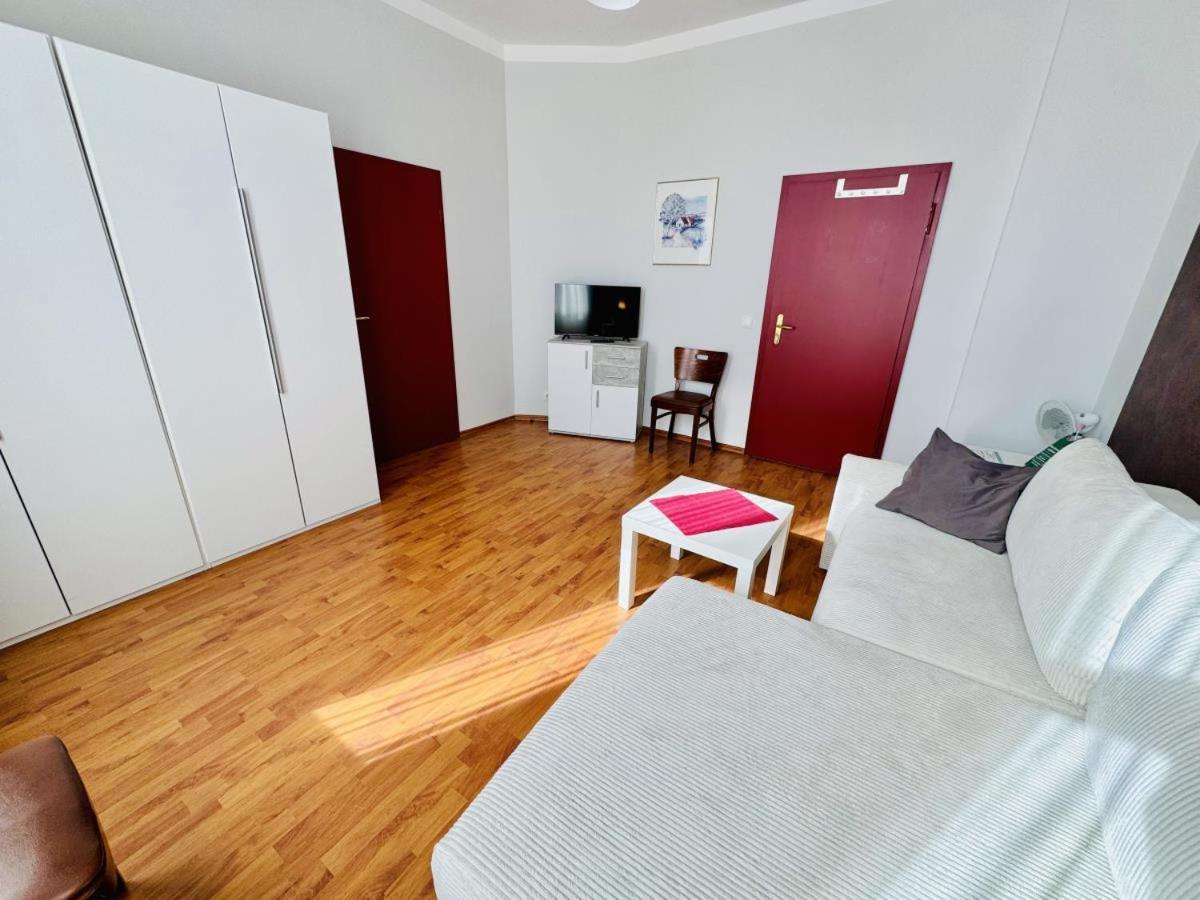 Doppelzimmer Zapfhahn, Direkt Am Alten Strom Rostock Kültér fotó